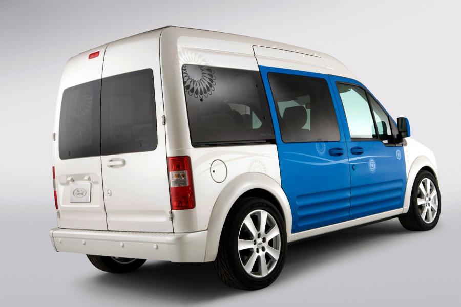  Ford Transit Connect Family One Concept 2009 года  (фото 2 из 39)